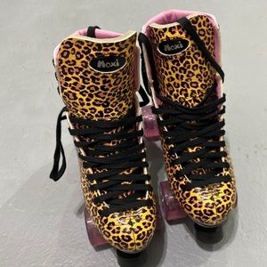 Moxi women leopard print skate; NWOT size 8